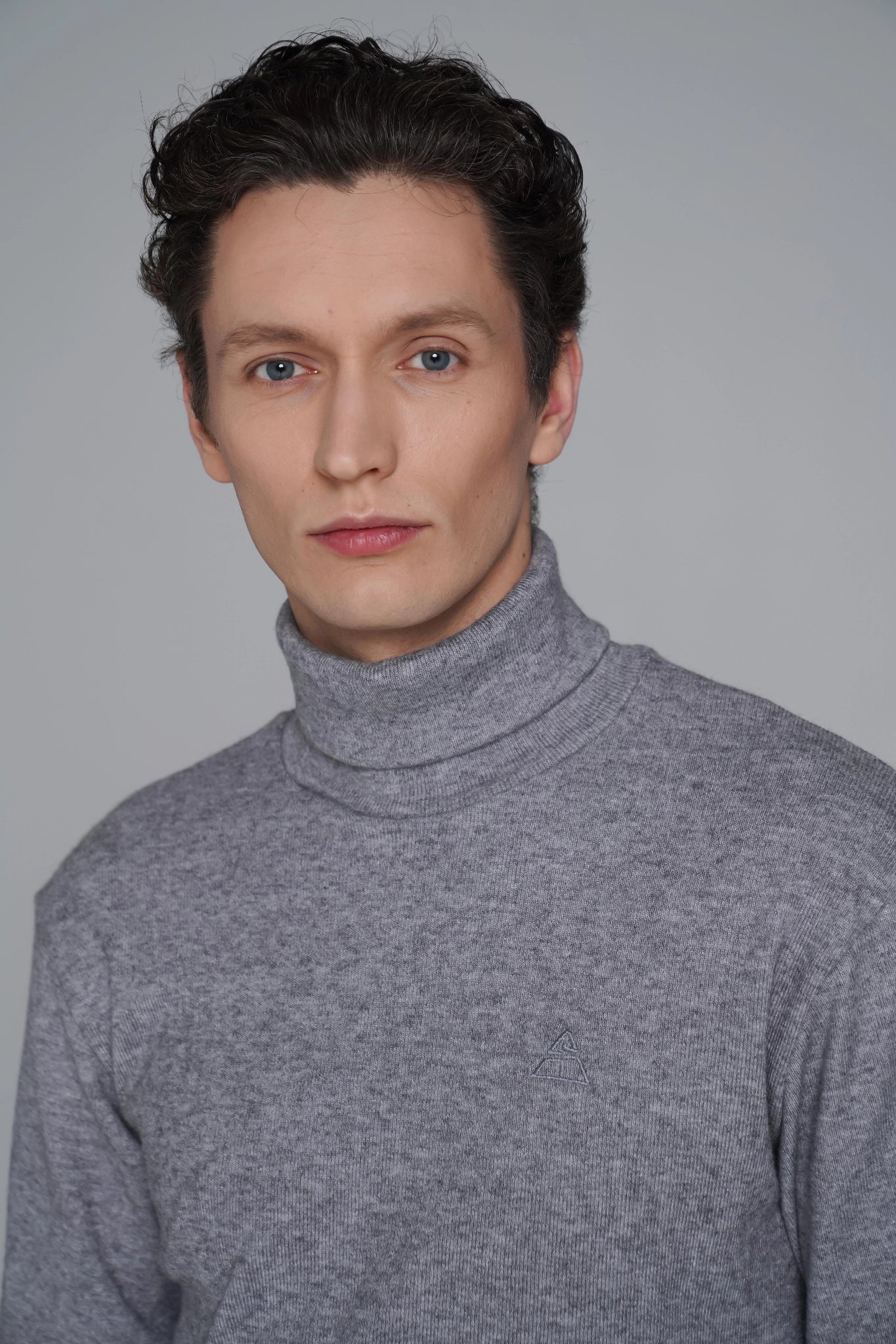 SAINT ISSA ASH GREY TURTLENECK TONE-ON-TONE front