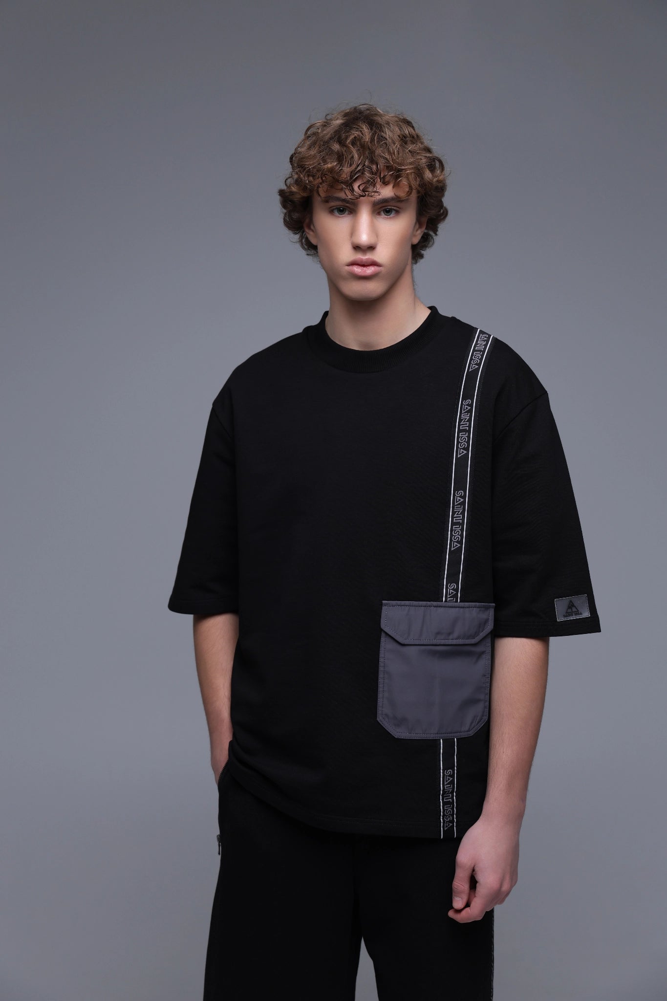 BLACK POCKET TEE oversized cotton t-shirt front view