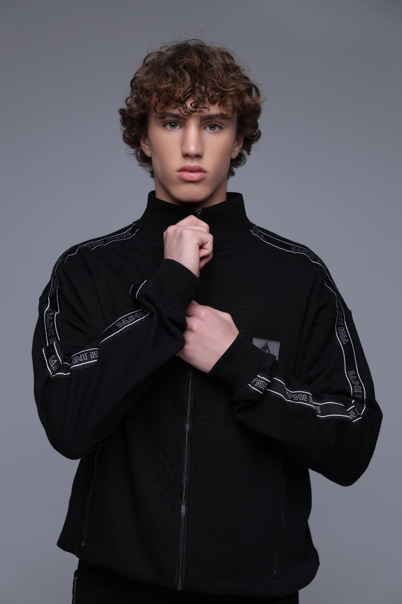 BLACK HIGH-COLLAR CROP premium cotton oversized front