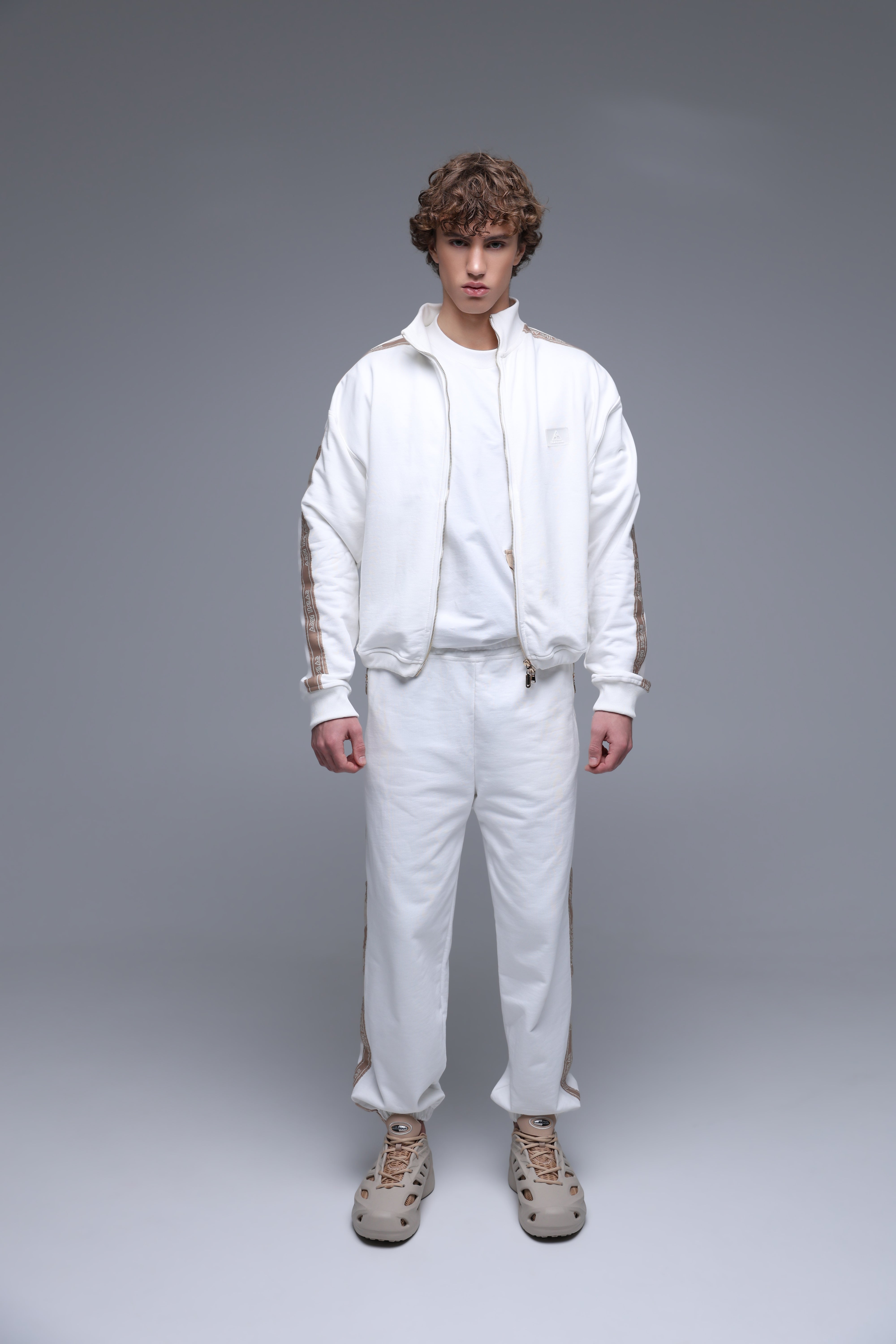 IVORY HIGH-COLLAR CROP premium cotton