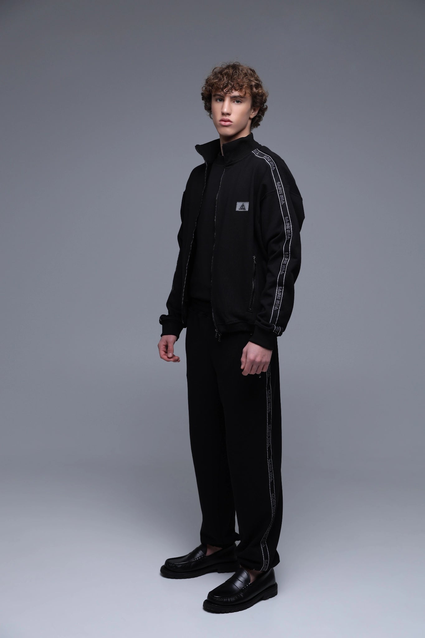 BLACK HIGH-COLLAR CROP YKK zippers detail