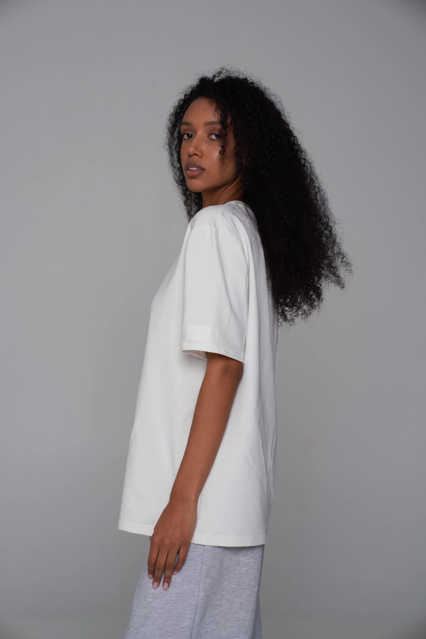 WOMEN'S PREMIUM BASIC T-SHIRT CHAMPAGNE side